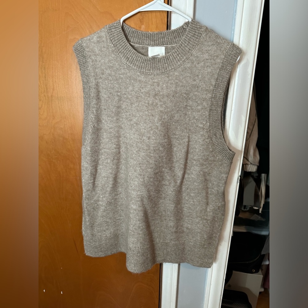 Sweater vest 
H&M